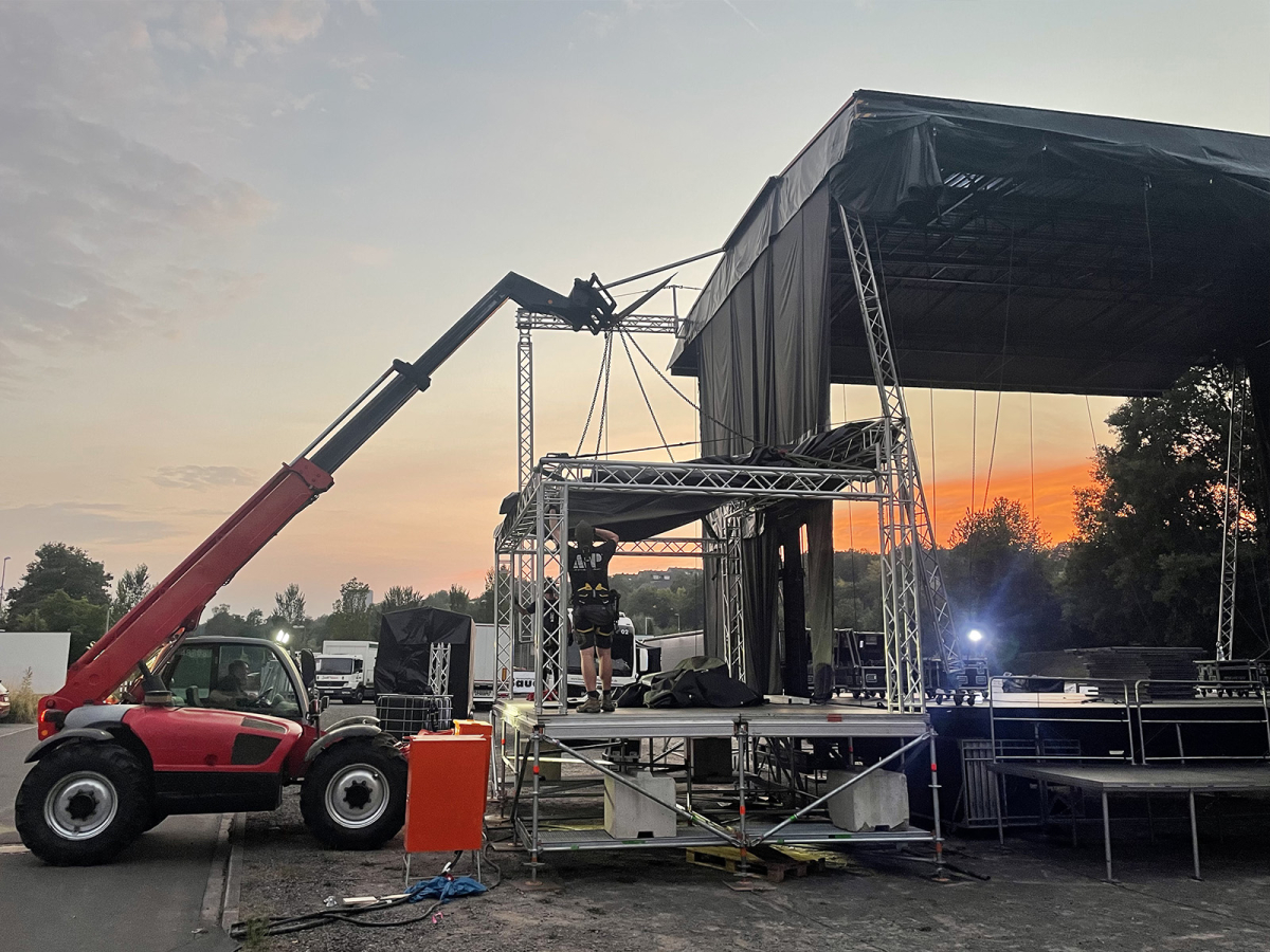 smartStage 80 - Mobile Bühne – Bis zu 180m² für Ihr Event
