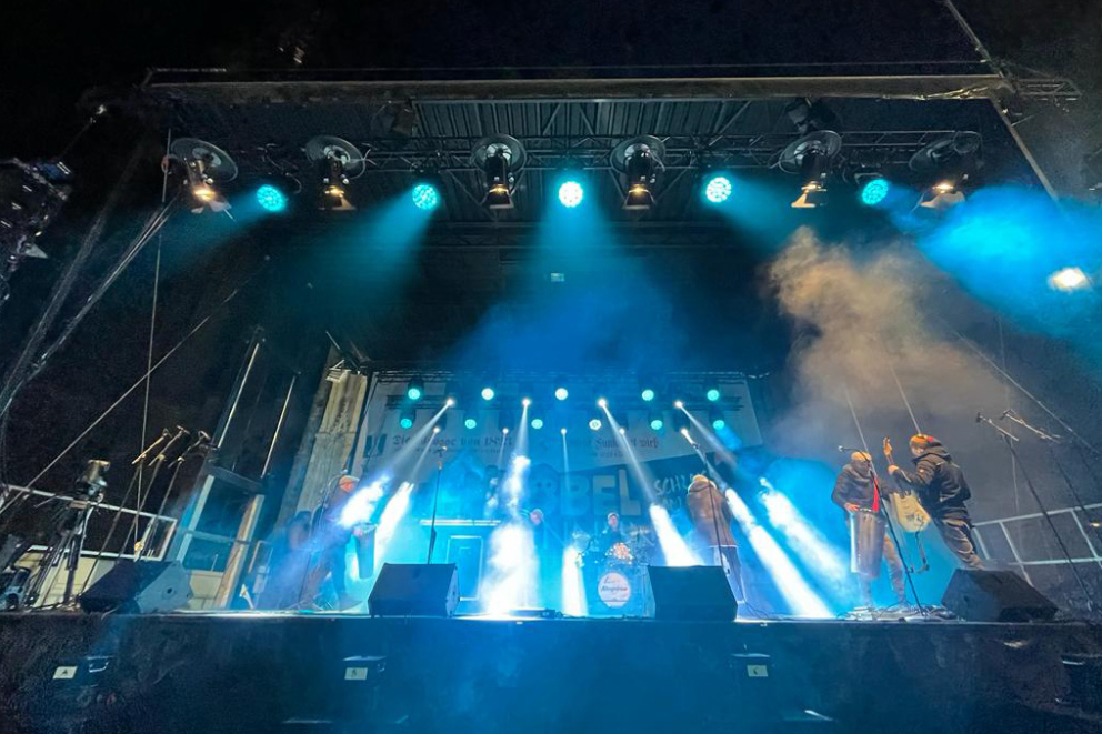 smartStage 80 - Mobile Bühne – Bis zu 180m² für Ihr Event