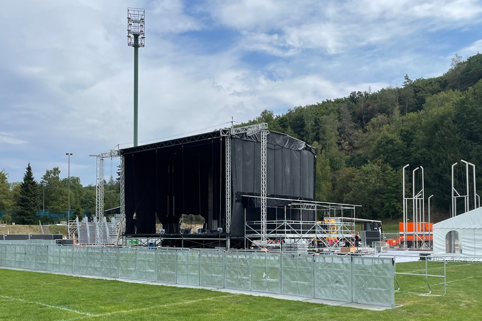 smartStage 80 - Mobile Bühne – Bis zu 180m² für Ihr Event